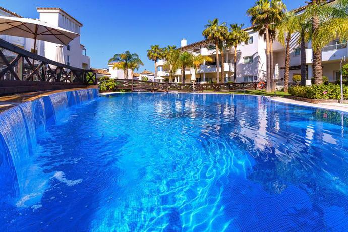 Imagen de la piscina del Hotel Mijas Golf & SPA. Foto 14