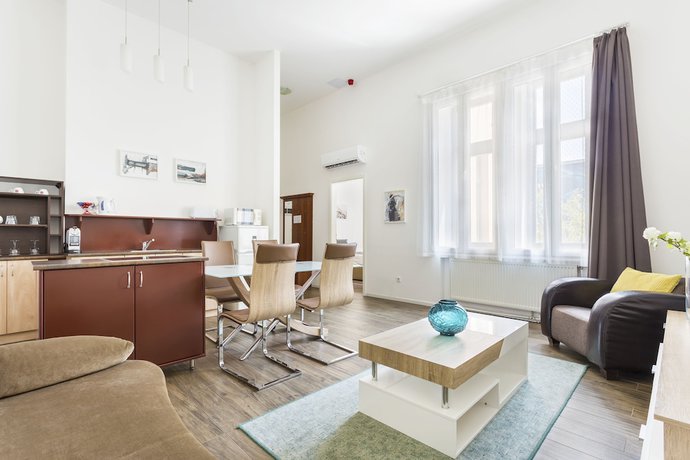 Imagen de los interiores del Hotel Mika Downtown. Foto 7