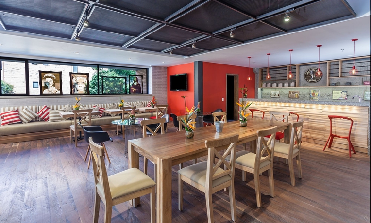 Imagen de los interiores del Hotel Mika Suites. Foto 8