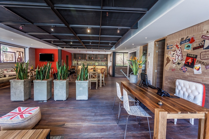 Imagen de los interiores del Hotel Mika Suites. Foto 9