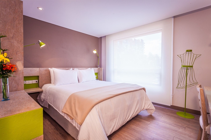 Imagen de la habitación del Hotel Mika Suites. Foto 7