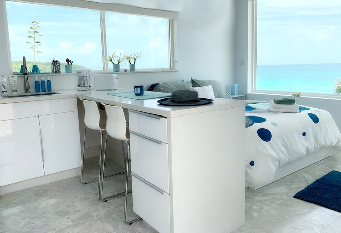 Imagen de la habitación del Hotel Mika's Resort. Foto 10