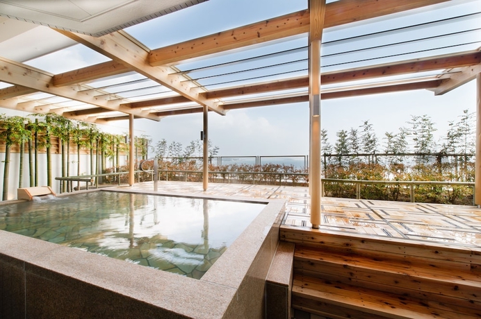 Imagen de la piscina del Hotel Mikawawan Resort Linx. Foto 12