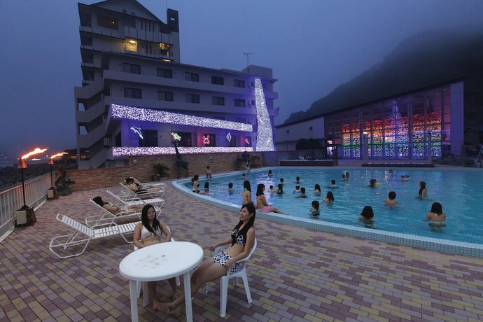 Imagen de la piscina del Hotel Mikazuki Sea-park Awa Kamogawa. Foto 16