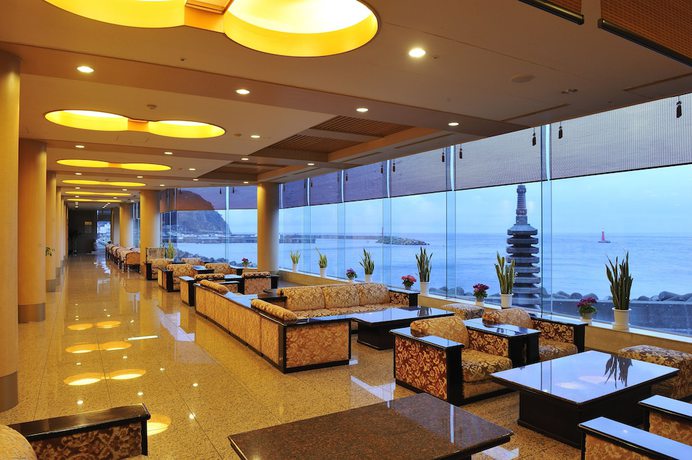 Imagen del bar/restaurante del Hotel Mikazuki Sea-park Awa Kamogawa. Foto 5