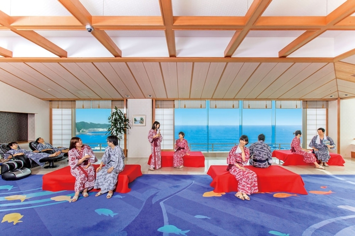 Imagen de los interiores del Hotel Mikazuki Sea-park Katsuura. Foto 16
