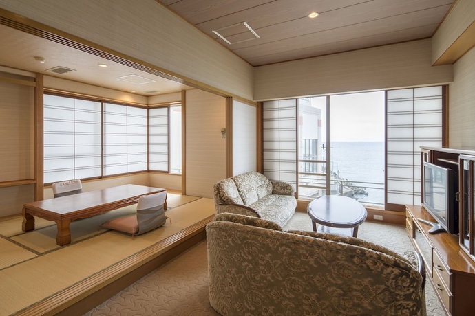 Imagen de la habitación del Hotel Mikazuki Sea-park Katsuura. Foto 11
