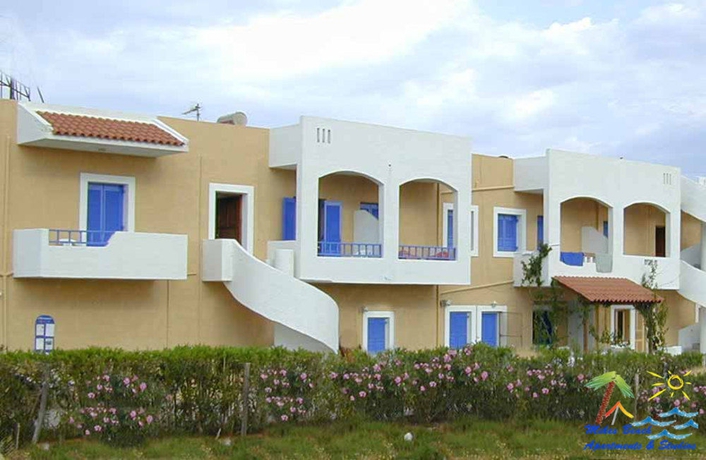 Imagen de los exteriores del Hotel Mikes Beach Apartments and Studios. Foto 9