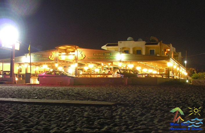 Imagen de los exteriores del Hotel Mikes Beach Apartments and Studios. Foto 10