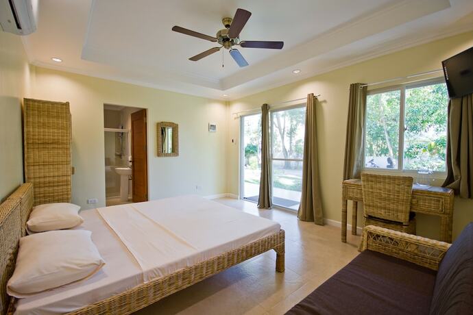 Imagen general del Hotel Mike's Dauin Beach Resort. Foto 12
