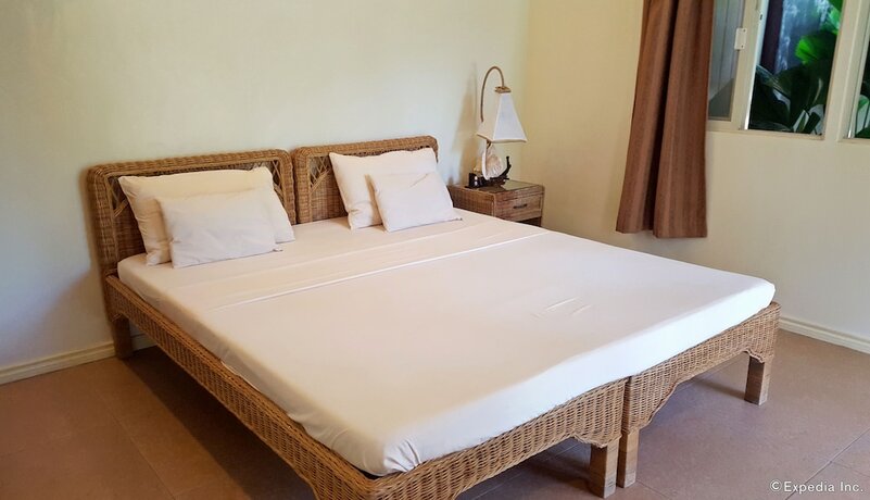 Imagen de la habitación del Hotel Mike's Dauin Beach Resort. Foto 18