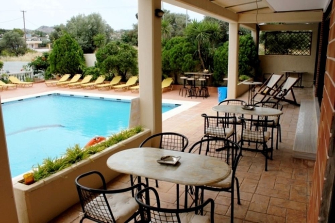 Imagen de la piscina del Hotel Mike's House. Foto 14