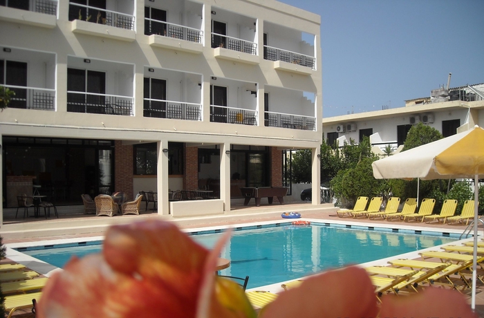 Imagen de la piscina del Hotel Mike's House. Foto 15