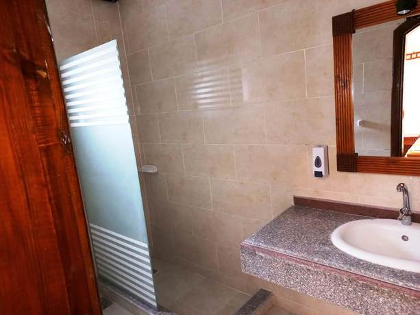 Imagen de la habitación del Hotel Mikhaila Guest House. Foto 8