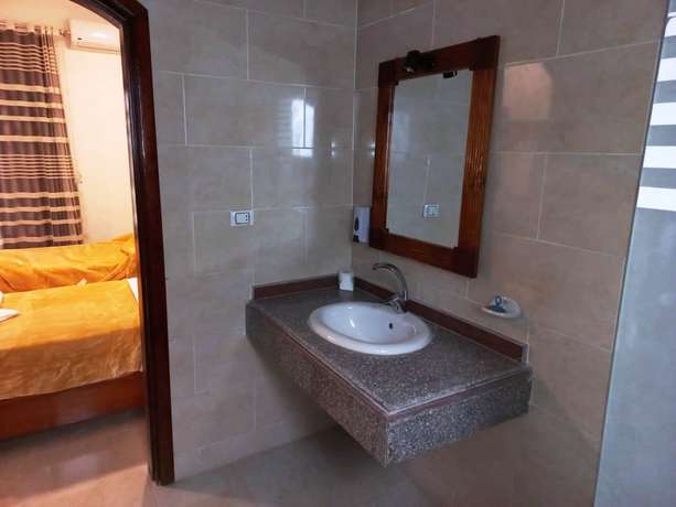 Imagen de la habitación del Hotel Mikhaila Guest House. Foto 18