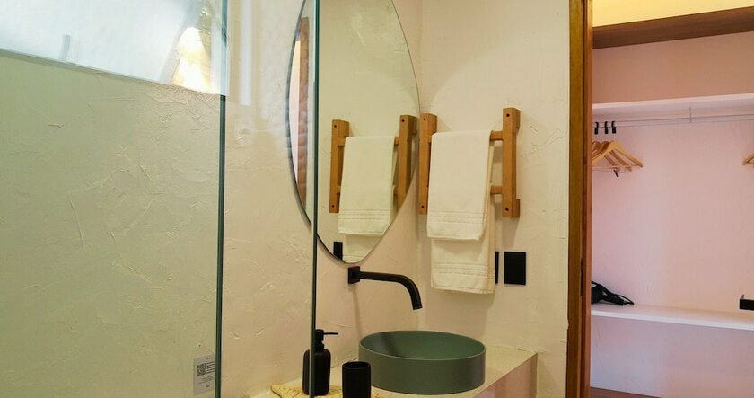 Imagen de la habitación del Hotel Mikiki Lifestyle. Foto 8