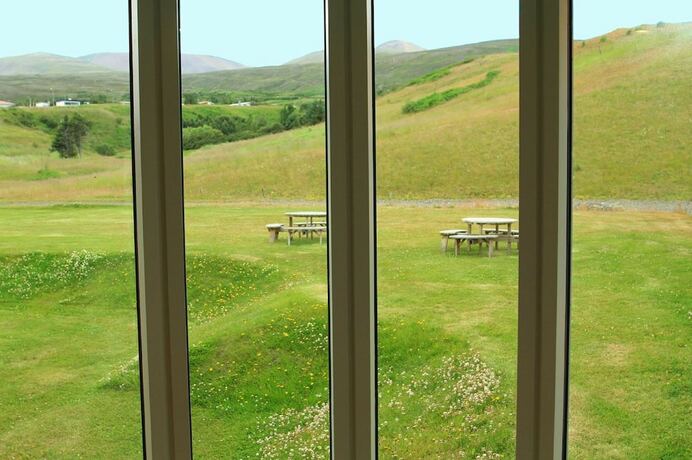 Imagen de los exteriores del Hotel Mikligardur. Foto 26