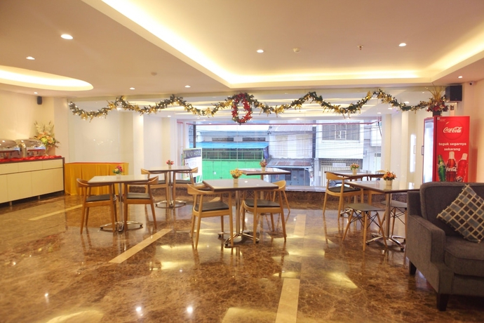 Imagen del bar/restaurante del Hotel Miko Makassar. Foto 2