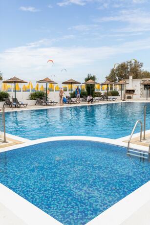 Imagen general del Hotel Mikri Vigla Beach Resort. Foto 9