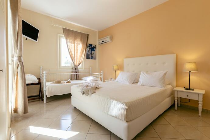 Imagen de la habitación del Hotel Mikri Vigla Beach Resort. Foto 16