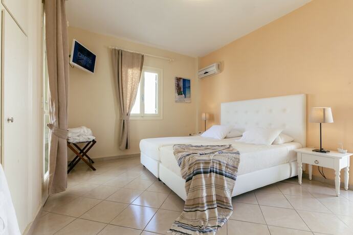 Imagen de la habitación del Hotel Mikri Vigla Beach Resort. Foto 17