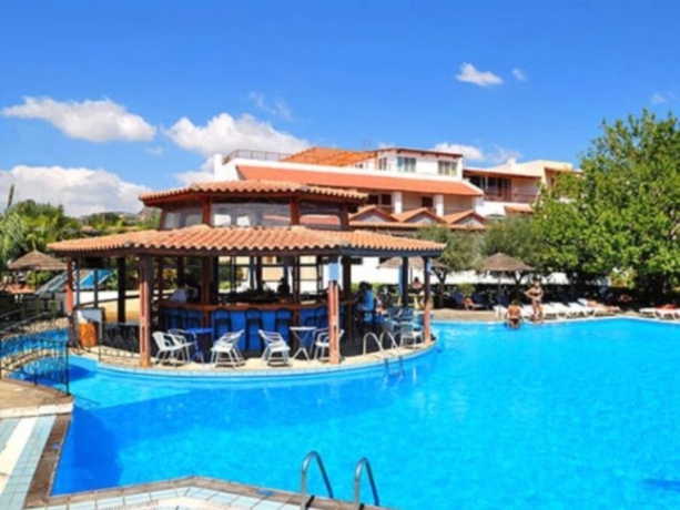 Imagen general del Hotel Mikro Village. Foto 6