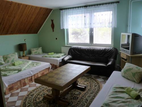 Imagen de la habitación del Hotel Mikulov - Inn - hotel s vinn&yacute;m sklepem Venu&scaron;e. Foto 13