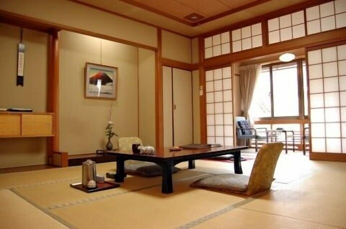 Imagen de la habitación del Hotel Mikuniya. Foto 19