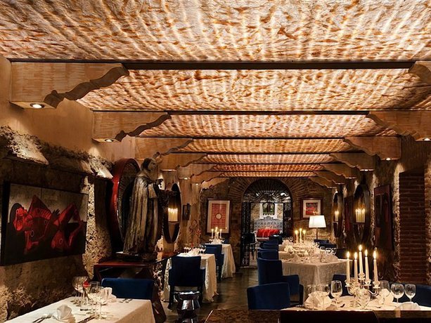 Imagen del bar/restaurante del Hotel Mil Flores Luxury Design. Foto 2
