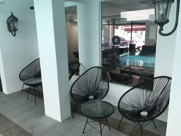 Imagen de la piscina del Hotel Mil The Boutique Residence. Foto 17
