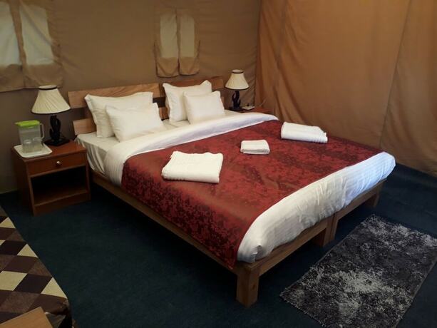 Imagen de la habitación del Hotel Mila Retreat Camp. Foto 11