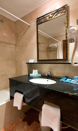 Imagen de la habitación del Hotel Milagros Golf Spa. Foto 15