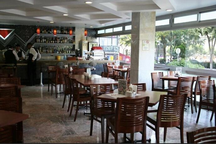 Imagen del bar/restaurante del Hotel Milan, Ciudad de México. Foto 12