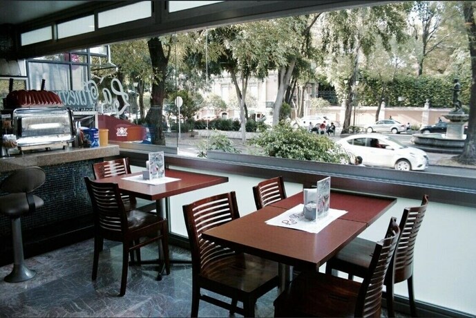 Imagen del bar/restaurante del Hotel Milan, Ciudad de México. Foto 13