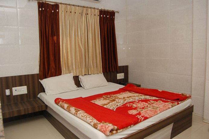 Imagen de la habitación del Hotel Milan, Dwarka. Foto 9