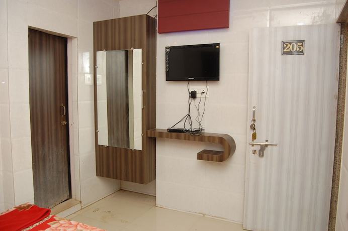 Imagen de la habitación del Hotel Milan, Dwarka. Foto 10