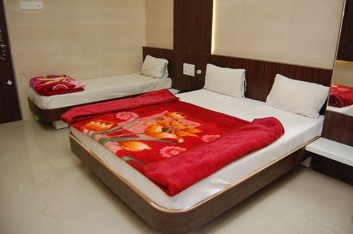 Imagen de la habitación del Hotel Milan, Dwarka. Foto 15