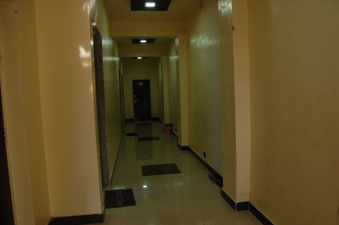Imagen de los interiores del Hotel Milan, Dwarka. Foto 20