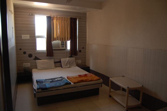Imagen de la habitación del Hotel Milan, Dwarka. Foto 16