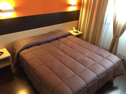 Imagen de la habitación del Hotel Milano, ANCONA. Foto 5