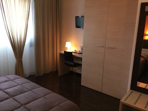 Imagen de la habitación del Hotel Milano, ANCONA. Foto 9