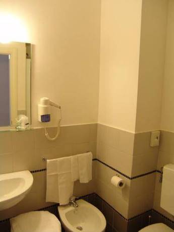 Imagen de la habitación del Hotel Milano, ANCONA. Foto 14