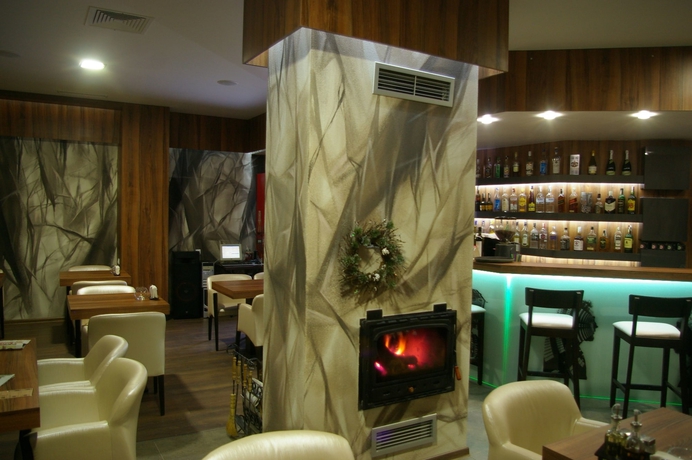 Imagen del bar/restaurante del Hotel Milano, Burgas Ciudad. Foto 3