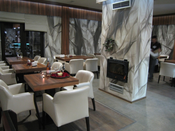 Imagen del bar/restaurante del Hotel Milano, Burgas Ciudad. Foto 5