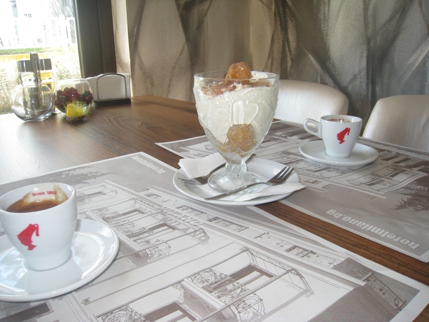 Imagen del bar/restaurante del Hotel Milano, Burgas Ciudad. Foto 6