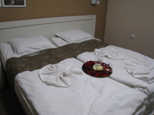 Imagen de la habitación del Hotel Milano, Burgas Ciudad. Foto 8