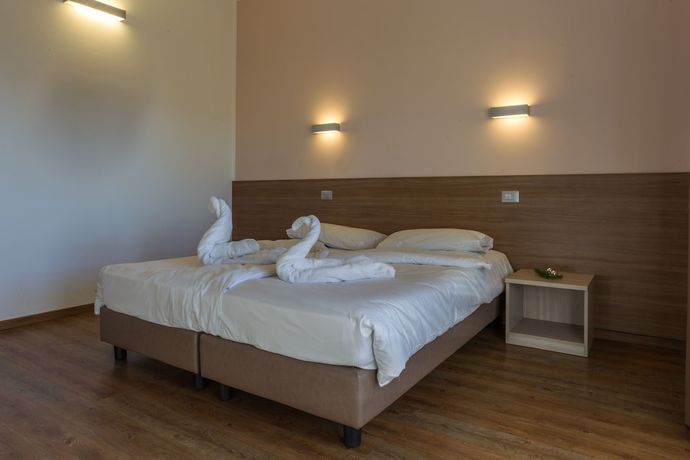 Imagen de la habitación del Hotel Milano, Fondo. Foto 7