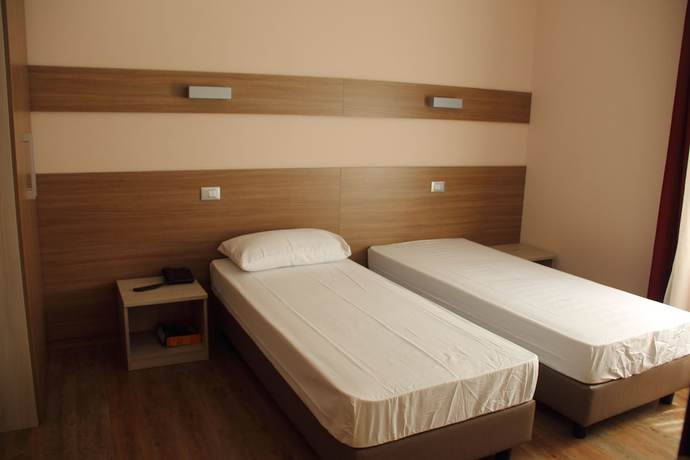 Imagen de la habitación del Hotel Milano, Fondo. Foto 9