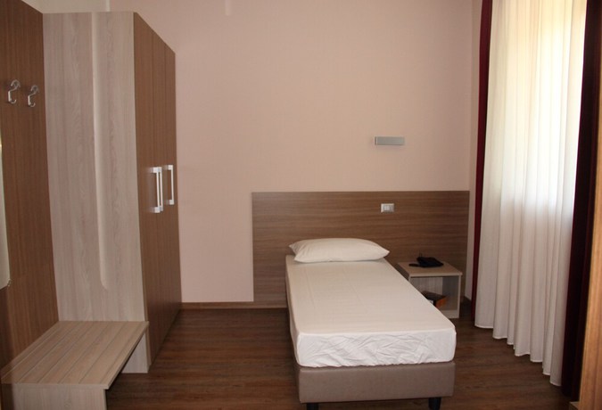 Imagen de la habitación del Hotel Milano, Fondo. Foto 11