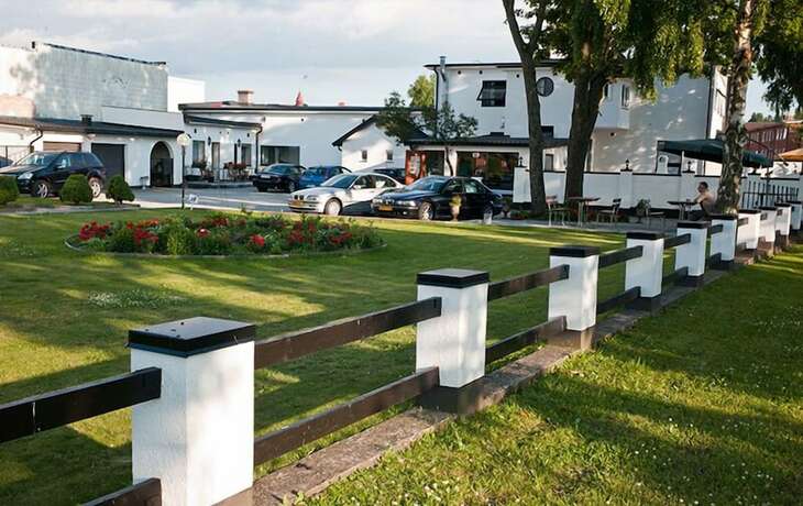 Imagen general del Hotel Milano Garden - City Bungalow l, I Gr&auml;nssnittet Till Kullabygdens P&auml;rlor. Foto 8